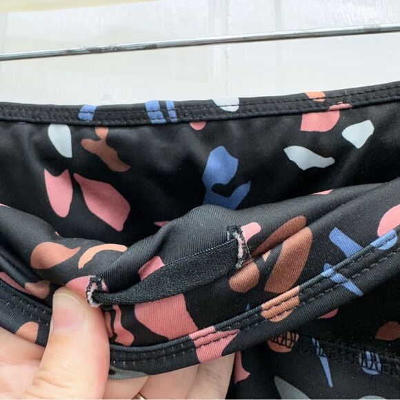 3 pair athletic leggings with side pockets. women's large. - Picture 6 of 6